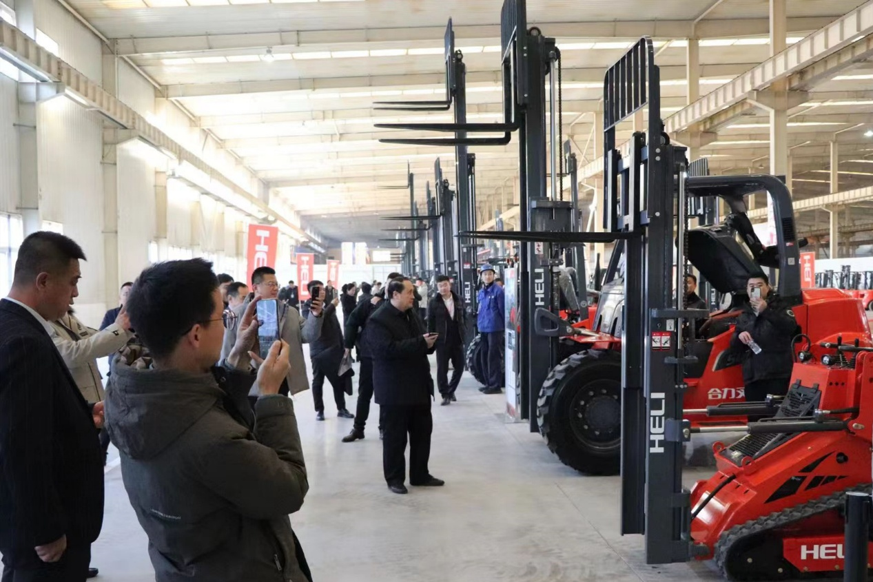 开办“冰球突破试玩网页亲一家 共创赢未来”主题营销暨产品推介会.png